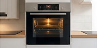 Eingebauter Backofen in einer Küchenzeile